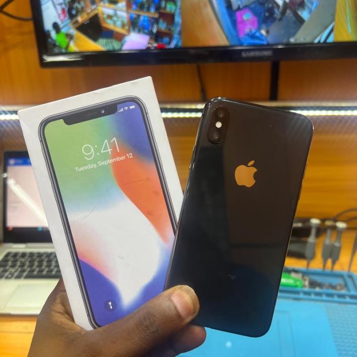 iPhone X (64GB)